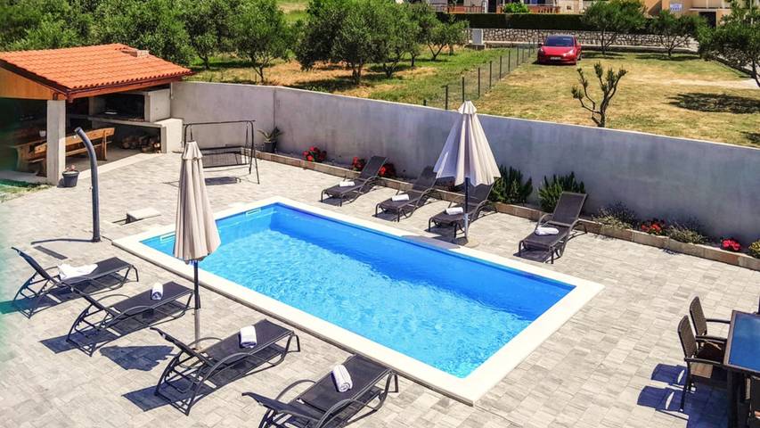Villa pour 12 personnes, avec terrasse et jardin dans Rab - 2