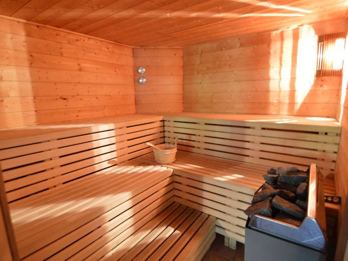 Location de vacances pour 18 personnes, avec terrasse ainsi que jardin et sauna à Waimes - 3