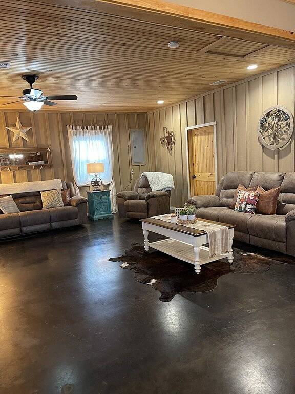 Come \"catch\" memories: 3 bdrm barndo w covered parking for boats & Rv hookup in Sam Rayburn Reservoir