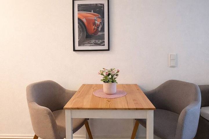 Entire apartment, Prime location Aachener Str.: cafés, park and city! in Cologne, Rhineland