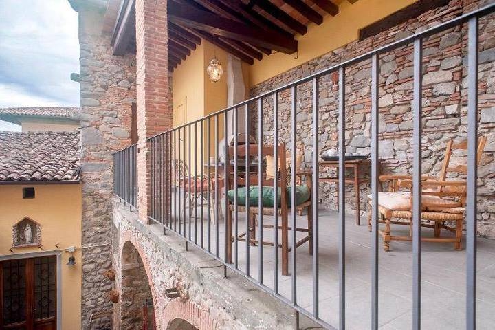 Agriturismo per 3 persone, con balcone e panorama in Barga