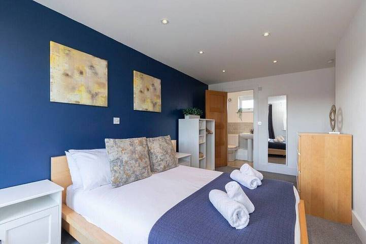 En Ville-Maison-Vue ville-Salle de bain privée in Cheltenham, Gloucestershire