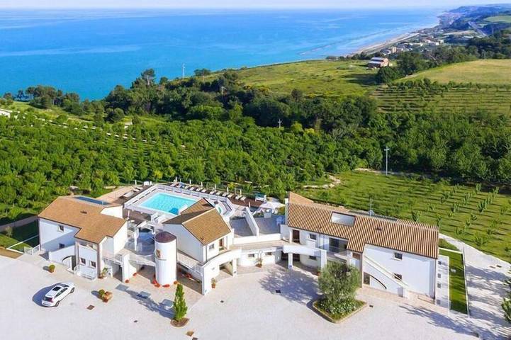 Appartamento per 6 persone, con giardino e terrazza nonché piscina per bambini e piscina in Pedaso