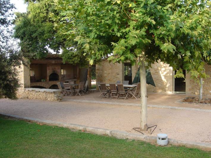 Gîte pour 14 personnes, avec piscine ainsi que terrasse et jardin, animaux acceptés
