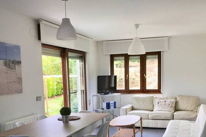 Apartamento entero, Apartamento con jardín privado y vistas al mar en la costa de Asturias in Castropol, Costa Verde