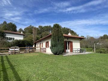 Gîte pour 4 personnes, avec jardin et terrasse à Uhart-Cize