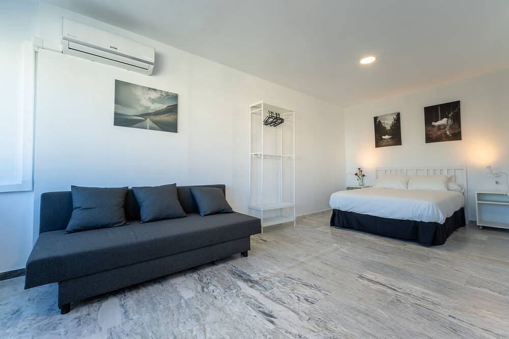 Hostal Palacio Hotel París - Habitación 6B in Huelva, Costa de la Luz