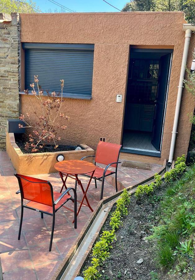 Gîte pour 2 personnes, avec terrasse ainsi que jardin et vue dans La Vallée Heureuse à Sorède - 2