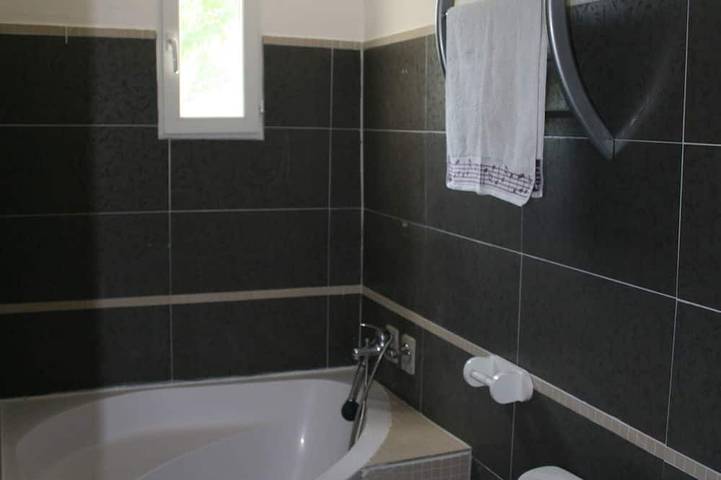 Location de vacances pour 5 personnes, avec terrasse et jardin à Pégomas - 4