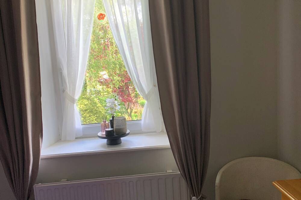 Countryside Cottage 3 Bedrooms Sleeps 6 Heated Pool Pet Friendly Pottery/Craft in Plouguenast, Côtes-d'Armor