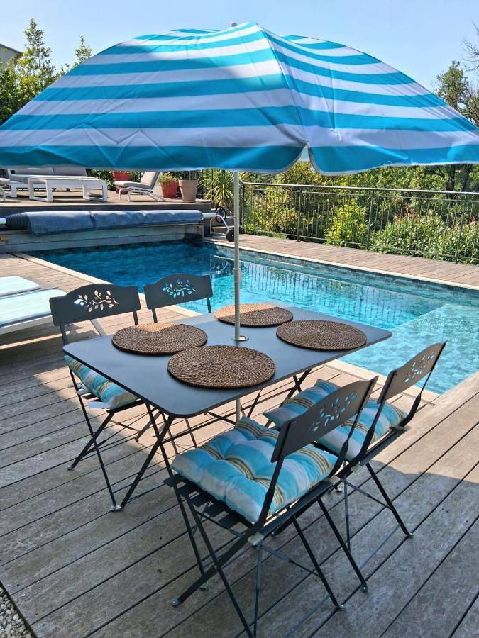 Appartement de vacances pour 6 personnes, avec jardin ainsi que vue et piscine
