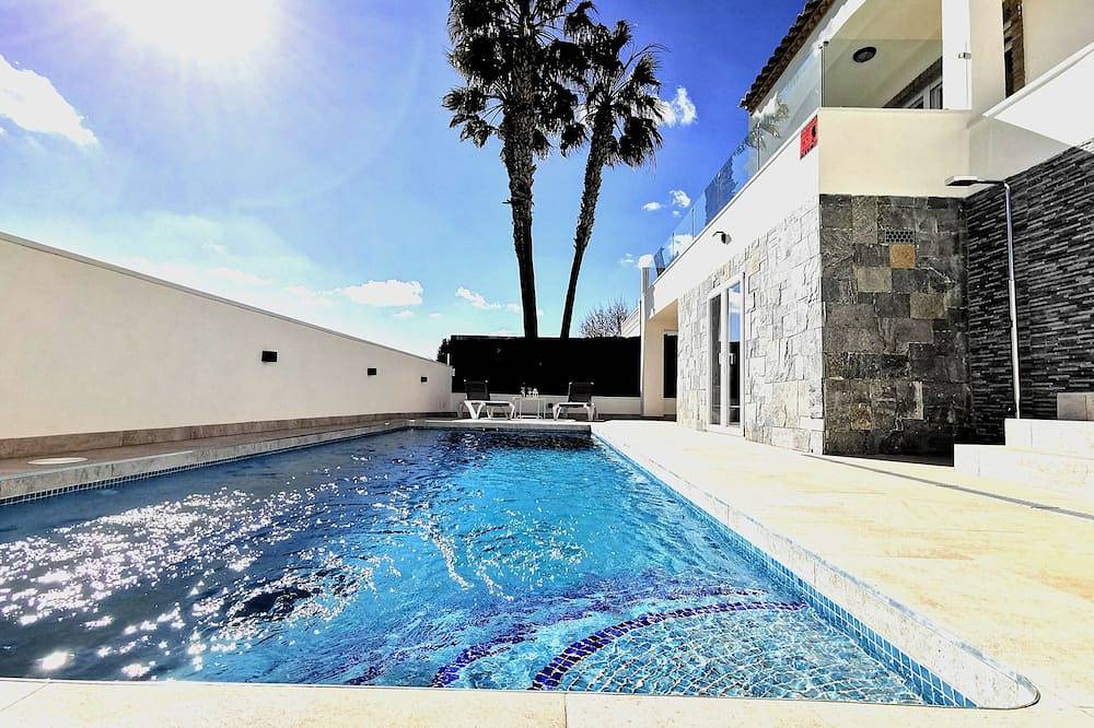 Magnifique villa avec piscine chauffée* et proche de tout in Orihuela, Costa Blanca