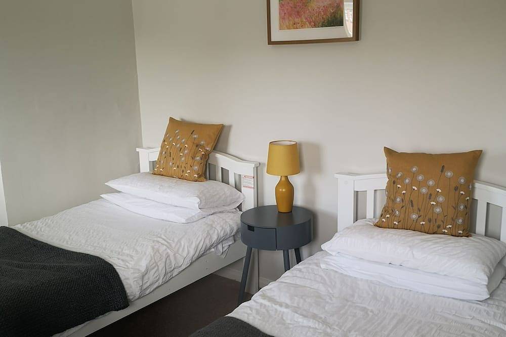 Comfy, spacious house, great base for couples and families, dogs welcome. in Embleton, Northumberland