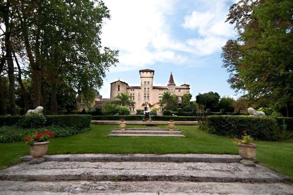 Magnificient Renaissance Style Castle In A 160 Hectare Property. in Montagnac, Côte d'Améthyste