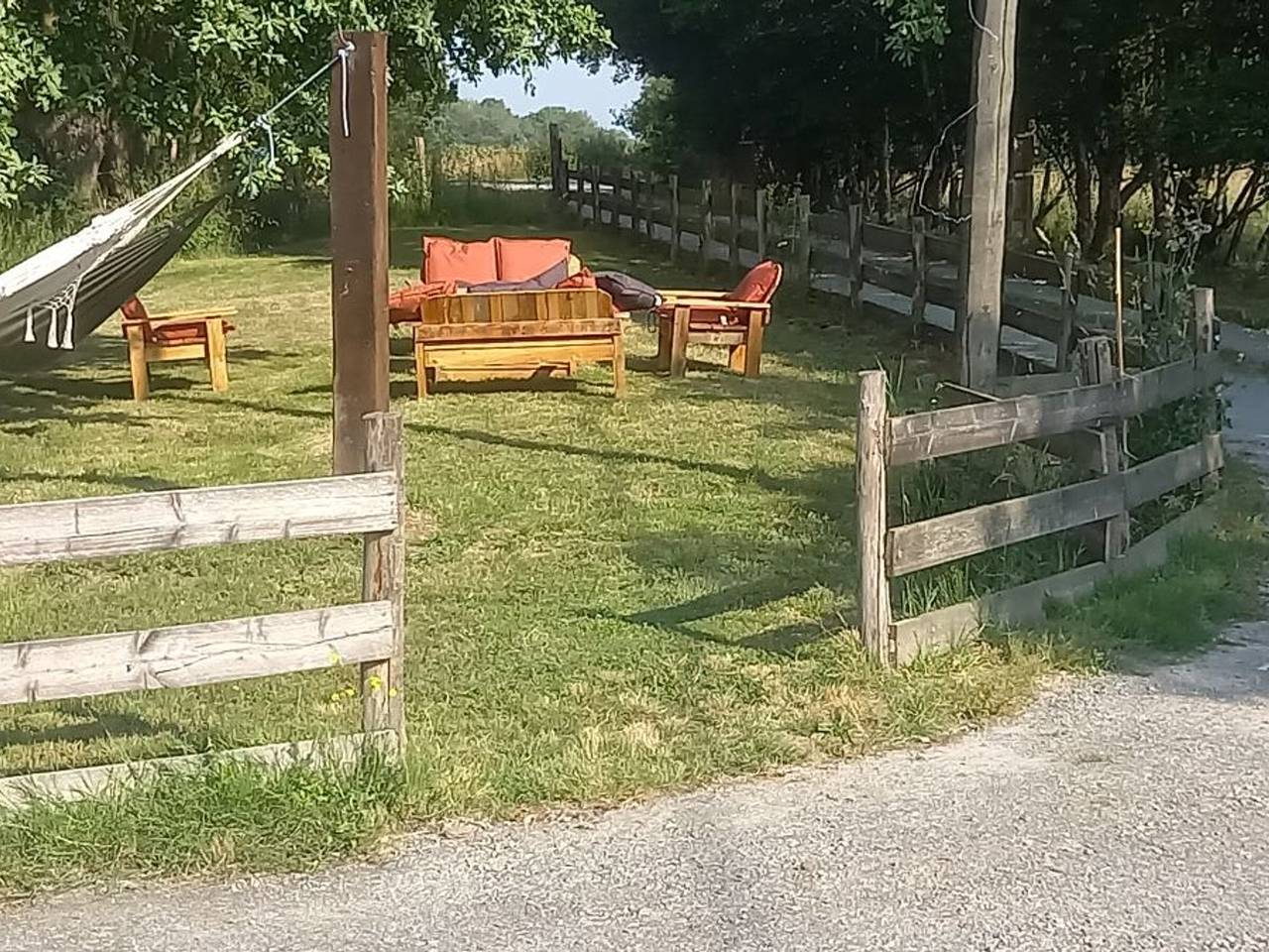 Gîte rénové avec piscine chauffée et jardin clos, à proximité des plages et de la campagne bio. in Challans, Vallée de la Loire