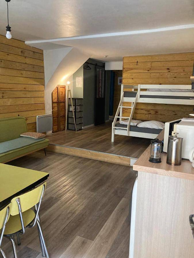 Appartement entier, Ambiance chalet T1 bis cosy pour 5 personnes avec patio à 25 mn des plages in Tourbes, Côte méditerranéenne (France)