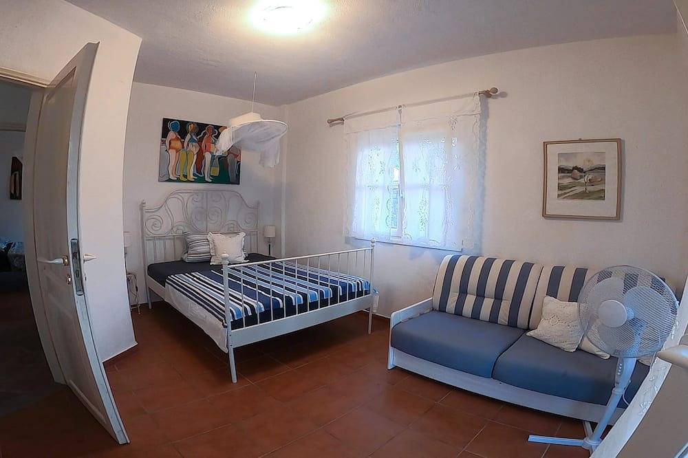 Villa-Hanni, traditionelles griechisches Ferienhaus mit Meerblick in Finikunda, in Finikounda, Messenien