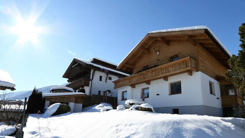 Ferienhaus für 10 Personen, mit Sauna und Pool sowie Garten im Zillertal