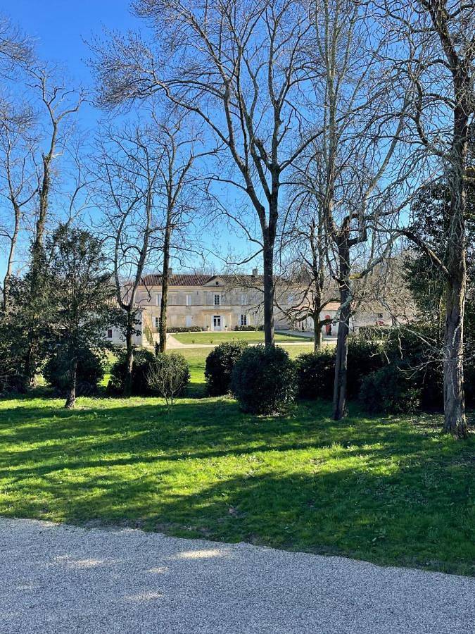 Location de vacances pour 11 personnes, avec vue ainsi que jardin et piscine à Cadillac-en-Fronsadais - 3