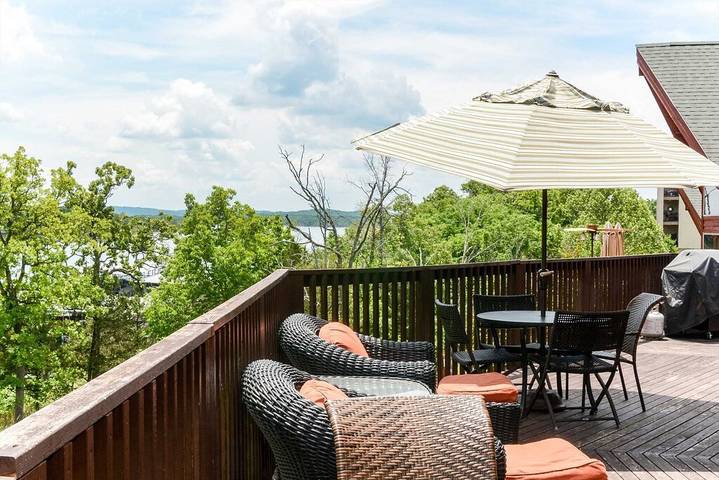 Chalet for 12 people in Table Rock Lake