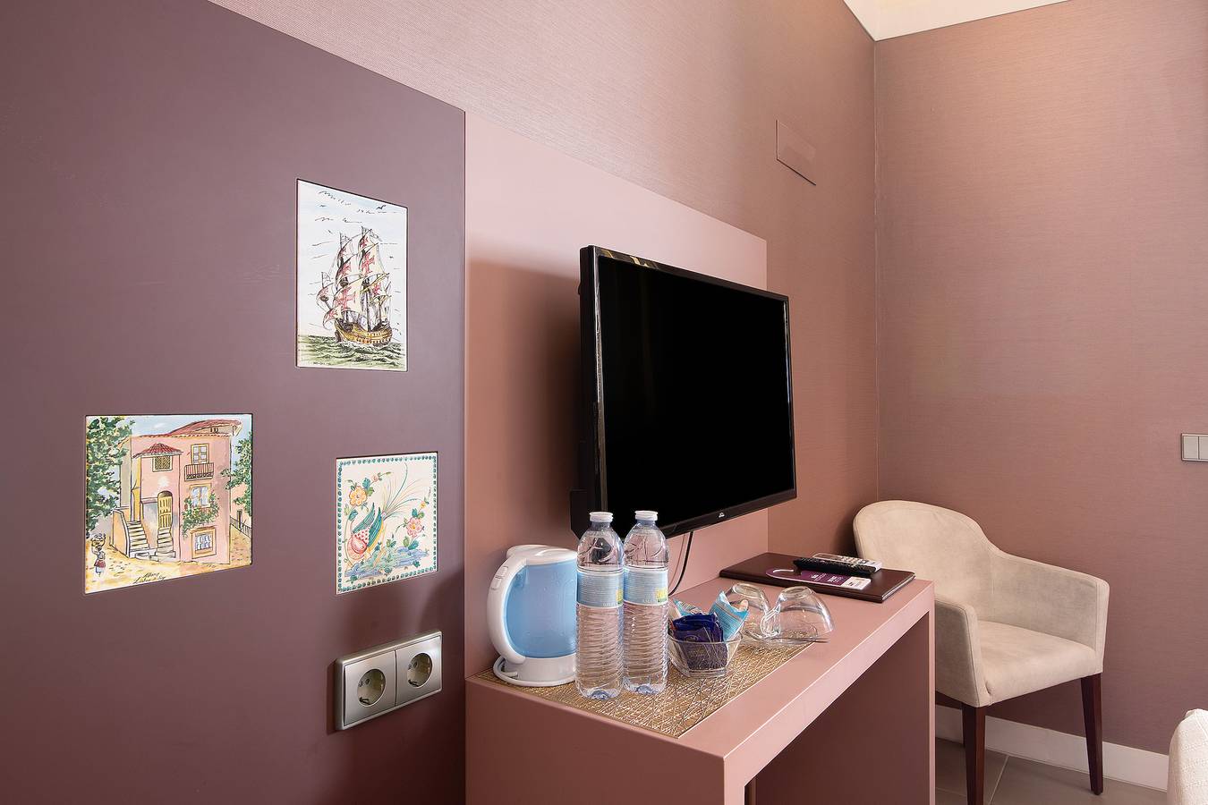 Room 'Quarto Casal Comfort Plus 105' with Shared Terrace, Wi-Fi and Air Conditioning in São Pedro, Faro