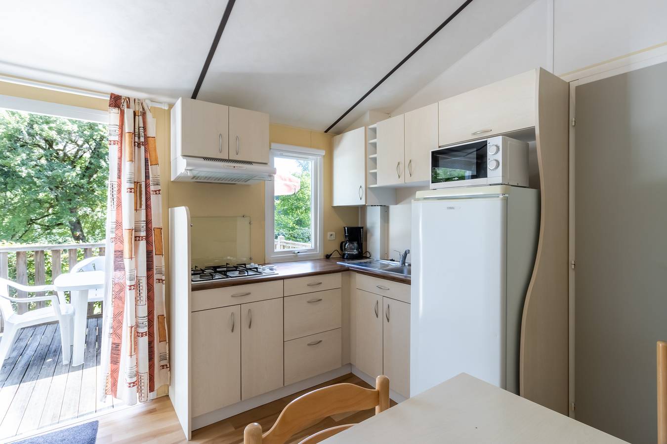 Mobile Home 'Le Chataignier' with Shared Pool, Private Terrace and Private Garden in Saint-Pompont, Périgord Noir