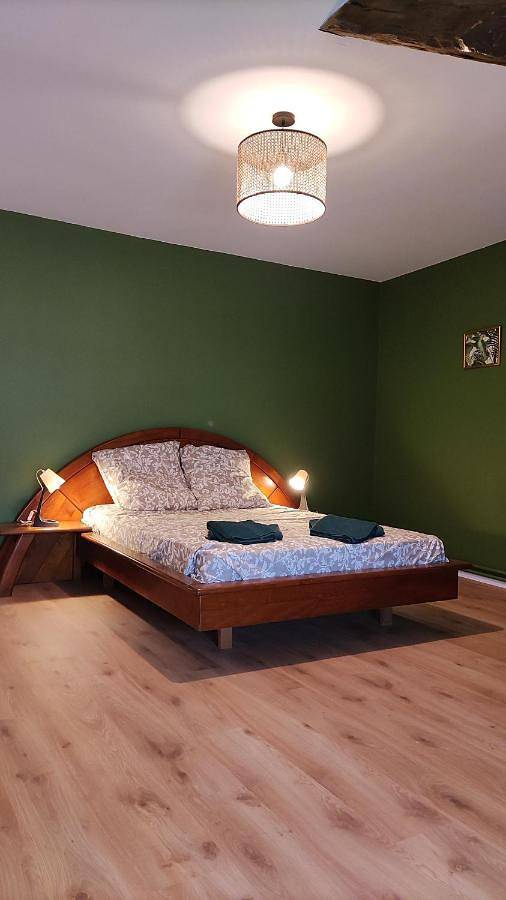 Location de vacances pour 8 personnes, avec terrasse et jardin, animaux acceptés dans Vaumas