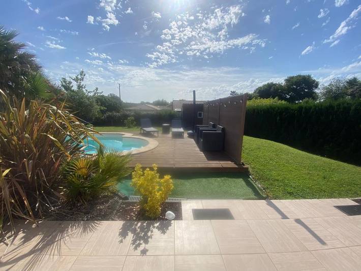 Location de vacances pour 2 personnes, avec piscine et terrasse ainsi que jardin et vue à Sadirac - 2