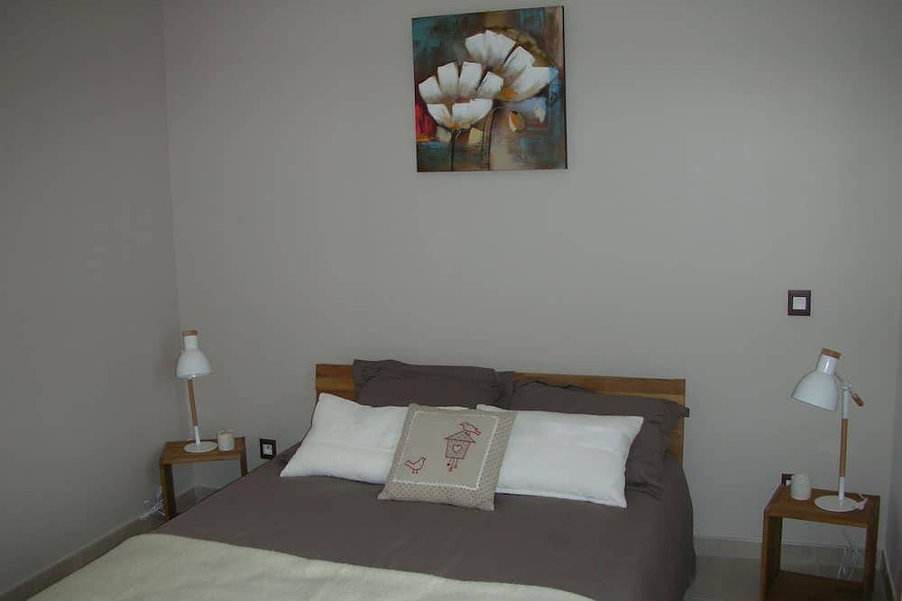 New air-conditioned house, swimming pool, Wifi, exceptional view of the Cévennes. in Barjac, Alès region
