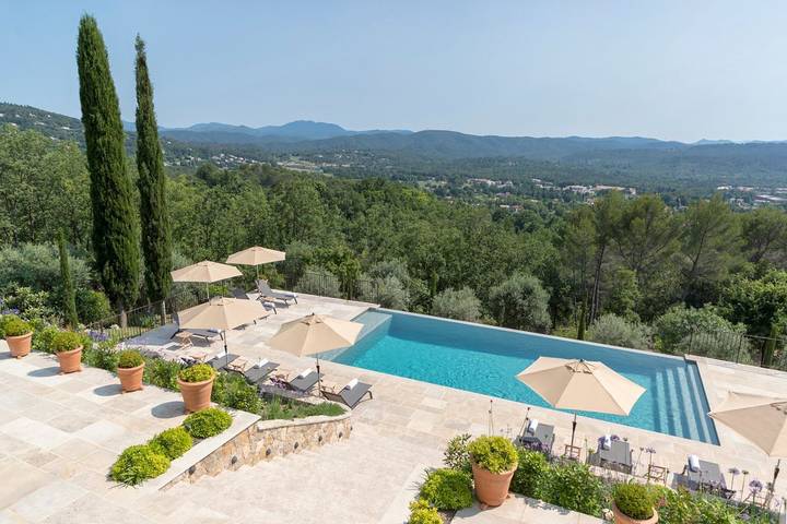 Villa pour 14 personnes, avec terrasse et jardin à Montauroux
