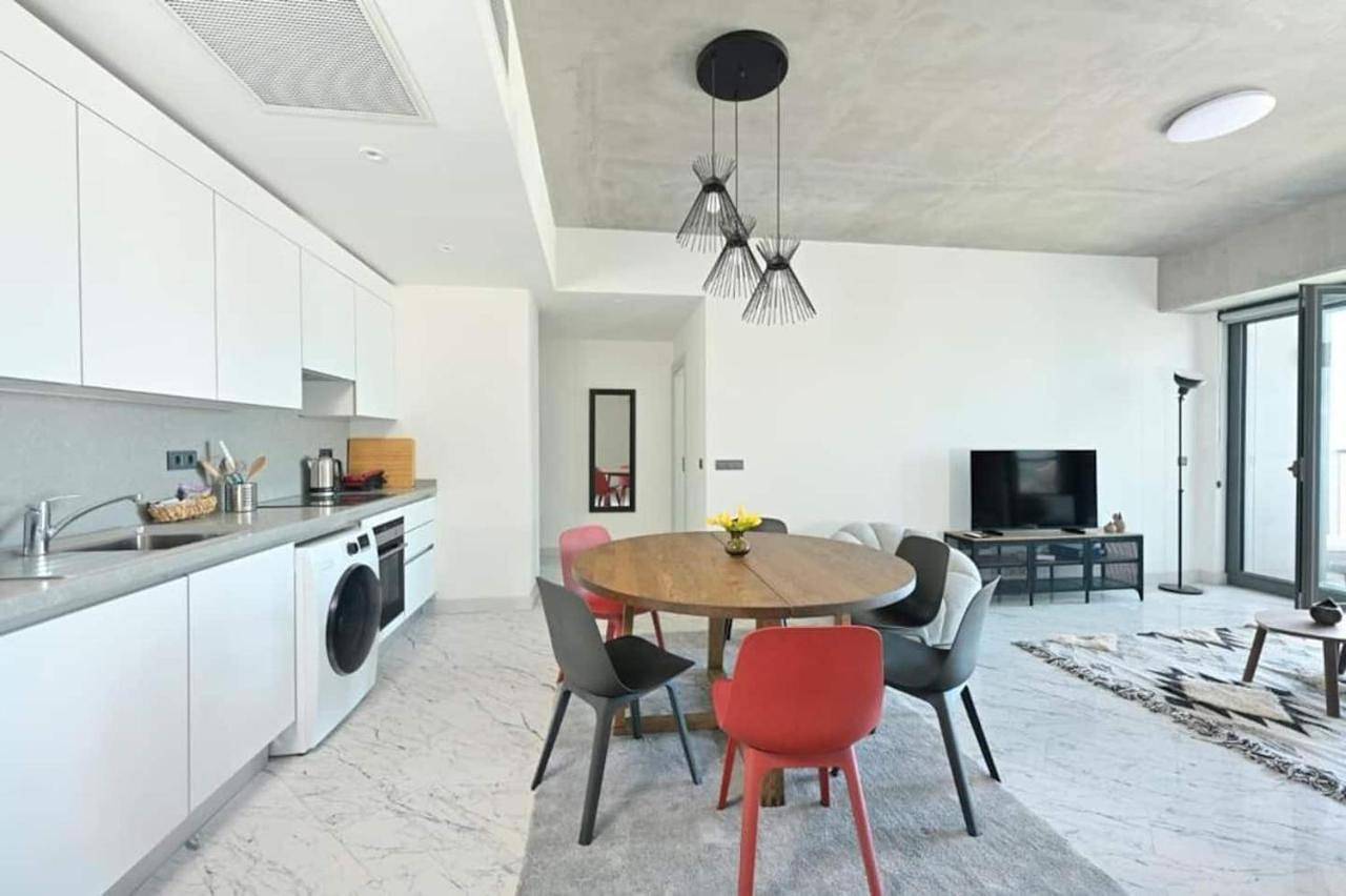 Bright Lovely Modern 2Bd25 Condo Poolgym! #220 in Şişli, Istanbul