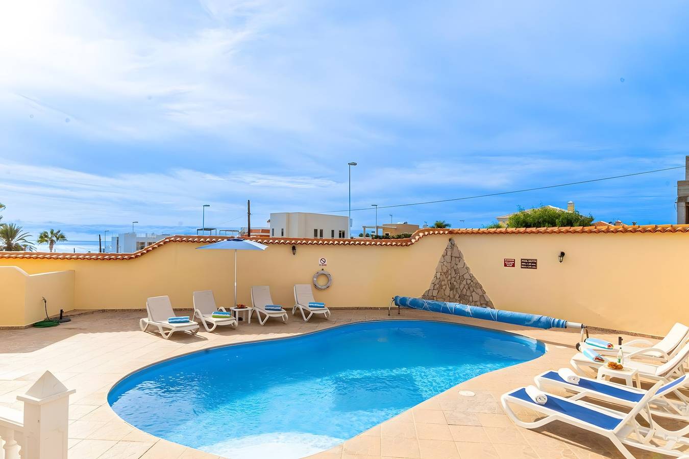 Villa Vacacional 'Spacious Victoria Heated Pool' con Vistas al Mar, Wi-Fi y Aire Acondicionado in Callao Salvaje, Adeje