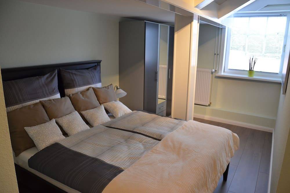 Ganze Wohnung, Neu gebautes Ferienapartment im modernen Landhausstil. 10 min Radweg zum Strand in Krokau, Südliche Ostseeküste
