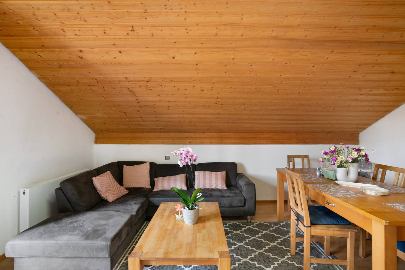 Ganze Wohnung, Ferienwohnung „Dorfidyll" mit Balkon und Wi-Fi inmitten der idyllischen Landschaft von Jesenwang in Jesenwang, Romantische Straße