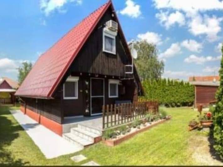 Ferienhaus für 4 Personen, mit Terrasse und Garten in Balatonkeresztur