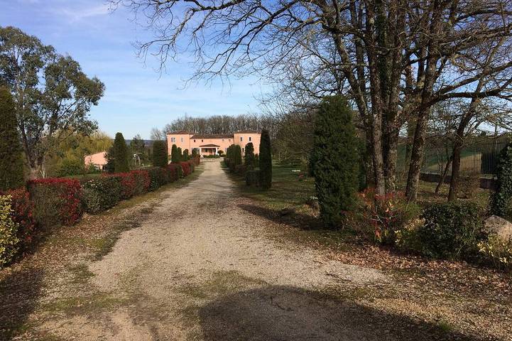 Location de vacances pour 18 personnes à Montdurausse