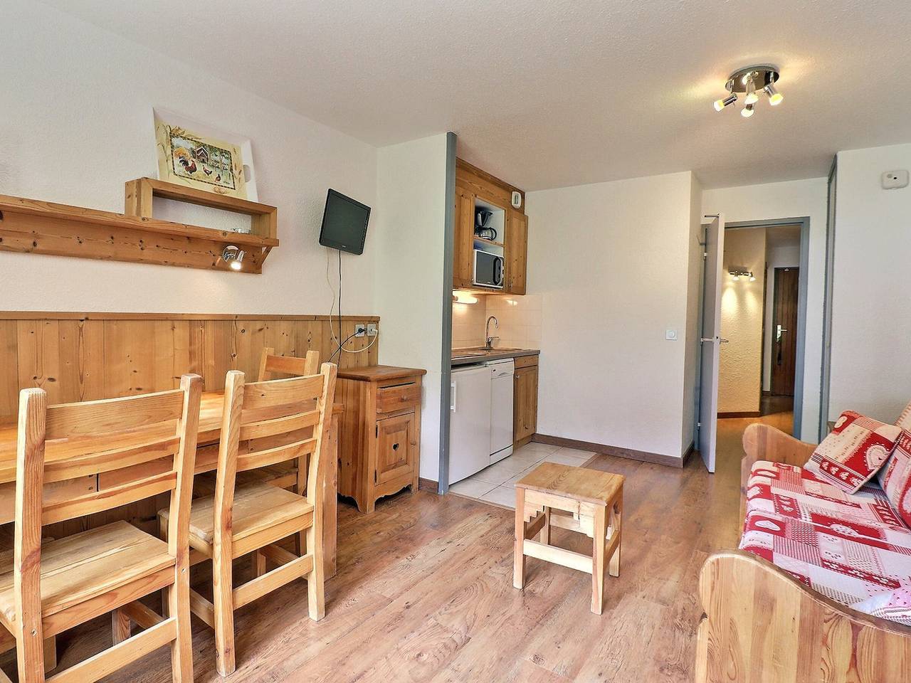 Ganze Wohnung, La Tania: Gemütliche 2-Zimmer-Wohnung für 4 Personen, Skigebiet, zentral gelegen in La Tania, La Perrière