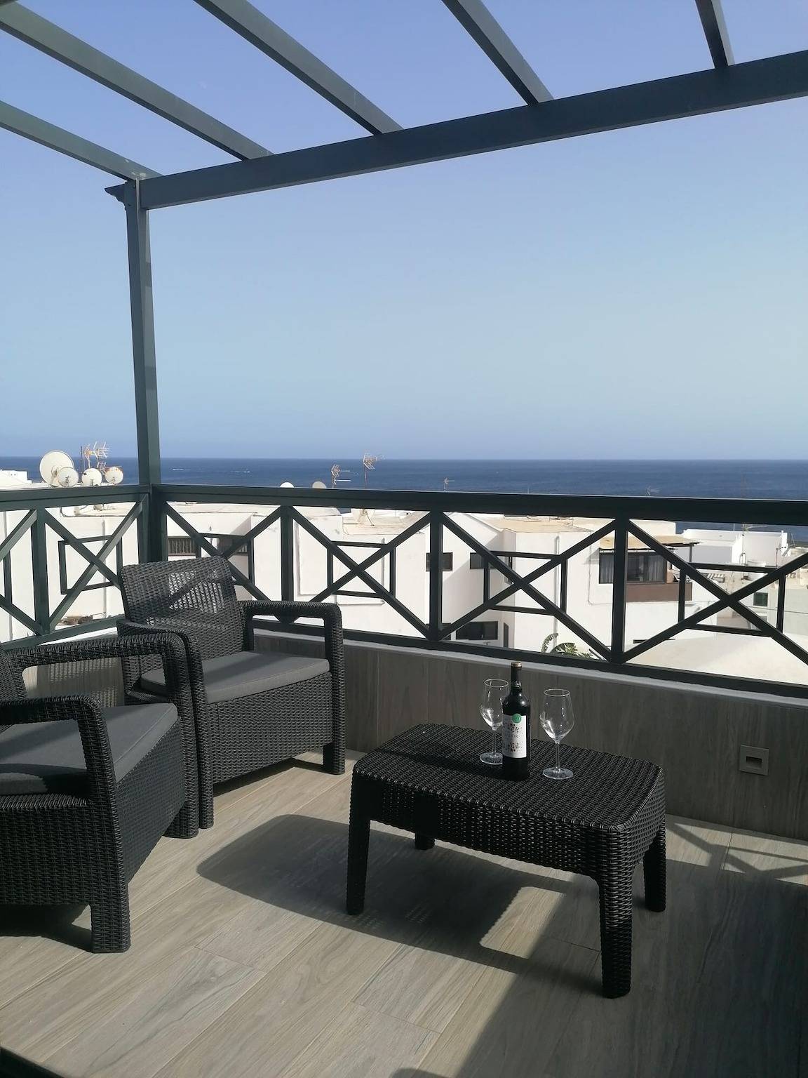 Ganze Wohnung, Ferienwohnung 'Apartamento Alyce' mit Meerblick, privater Terrasse und Wi-Fi in Puerto del Carmen, Tías