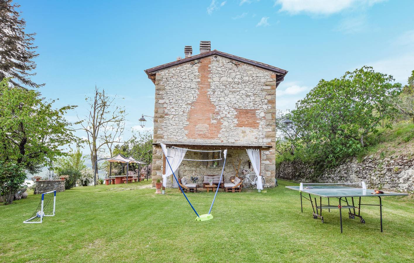 Rückzugsort am Fluss mit Garten und Parkplatz, in der Nähe des Sees in Pieve Santo Stefano, Valtiberina