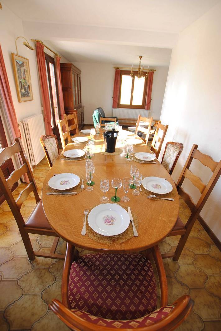 Gîte pour 10 personnes, avec piscine ainsi que jardin et terrasse, animaux acceptés dans Marne - 3