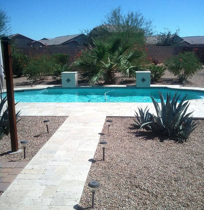 Vacation rental for 6 people, with yard and hot tub in Maricopa