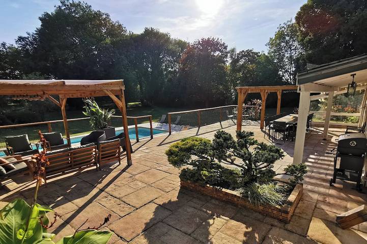 Vakantiehuis voor 12 personen, with zwembad and terras as well as tuin in de Ardennen