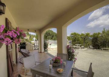 Gîte pour 5 personnes, avec jardin ainsi que piscine et terrasse à Vezzani