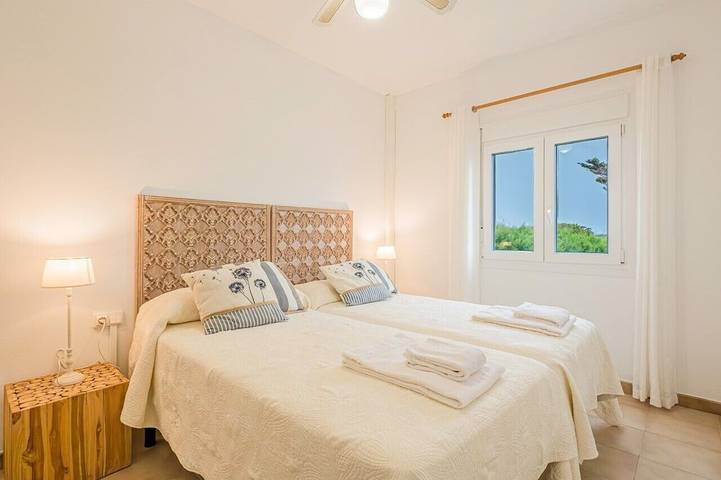 Villa Pilar - direkt am Meer, Pool, Klimaanlage in Arenal d'en Castell, Es Mercadal