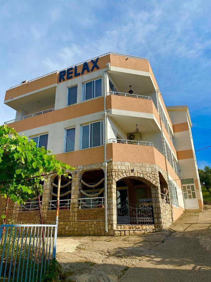 Appart’hôtel pour 5 personnes, avec vue et jardin, animaux acceptés