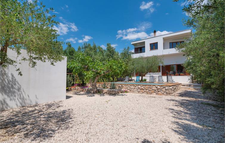 Gemütliche 2-Zimmer-Wohnung mit Pool, WLAN und 700 m zum Strand in Novigradsko More, Zadar