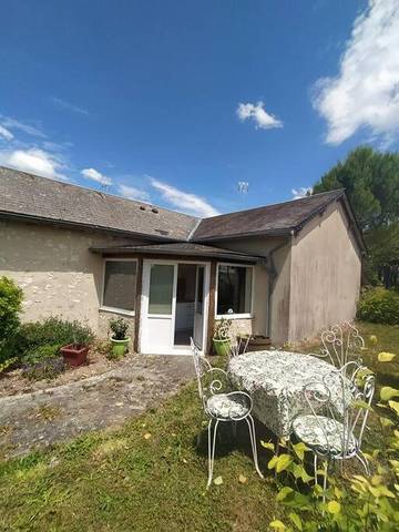 Gîte pour 4 personnes, avec jardin ainsi que piscine et terrasse à Ligueil