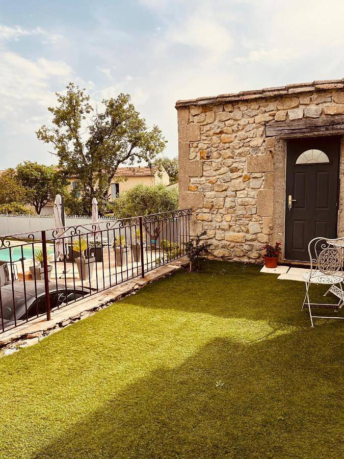 Double Room with Private Bathroom in Moulézan, Région de Nîmes