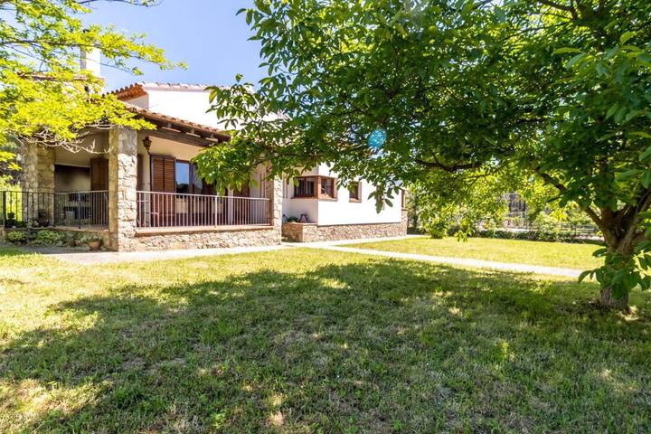 Location de vacances pour 6 personnes, avec vue ainsi que balcon et jardin à Maçanet de Cabrenys - 4