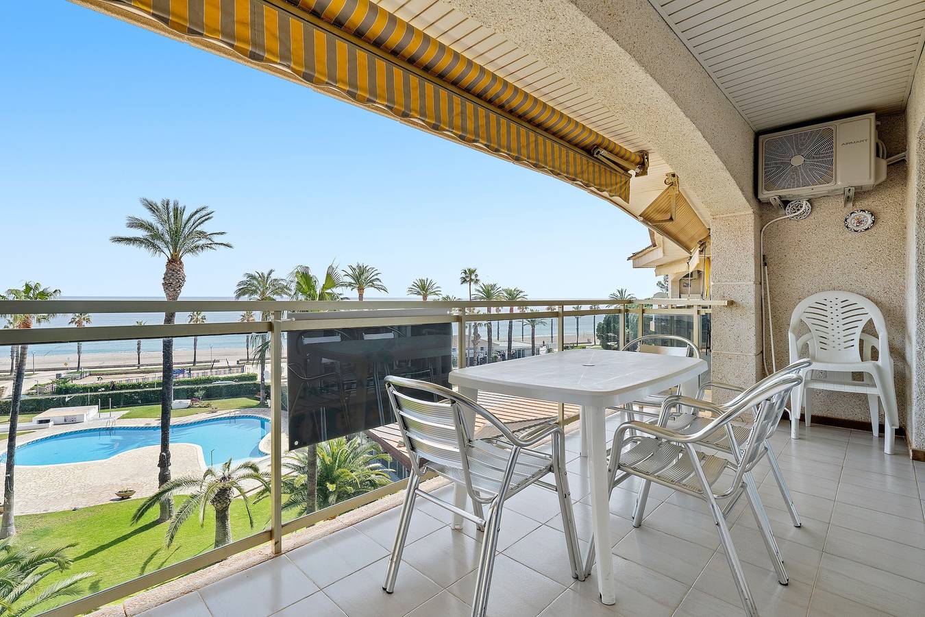 Apartamento entero, Apartamento 'Los Flamencos I' con terraza compartida, Wi-Fi y aire acondicionado in Miami Playa, Costa Dorada